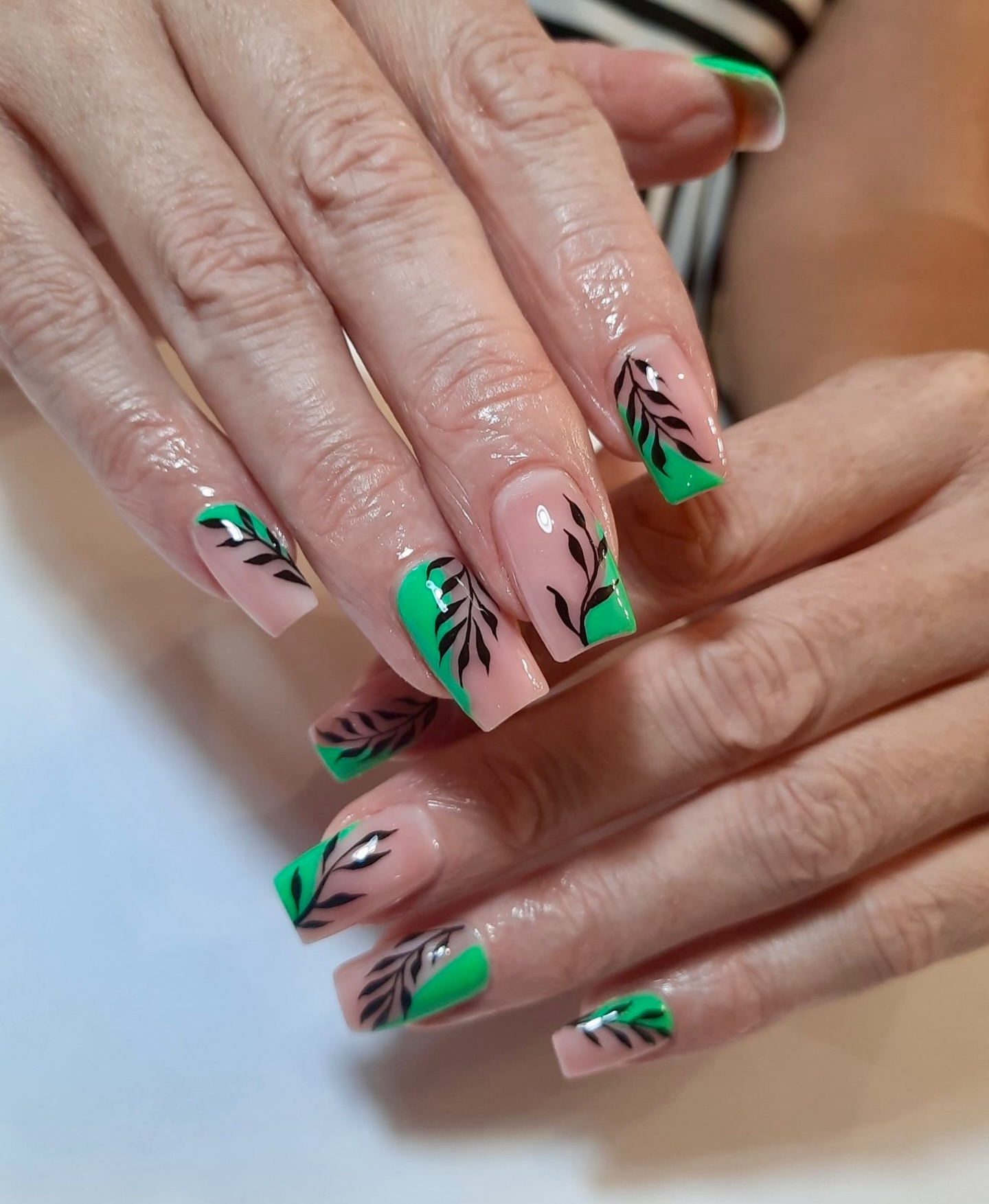Nail art — зелёный дизайн