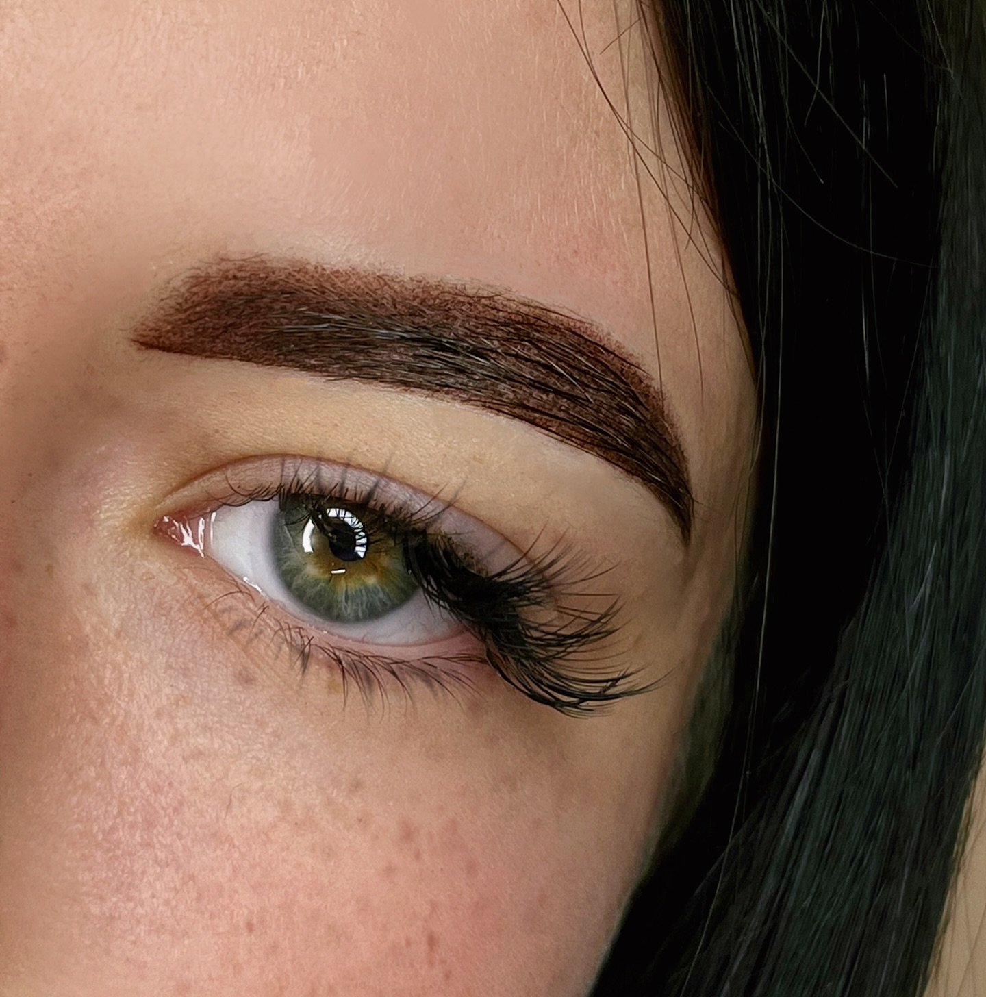 Оформление бровей и ресниц